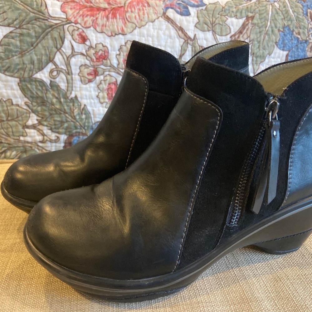 JBU Black Leather/Suede bootie